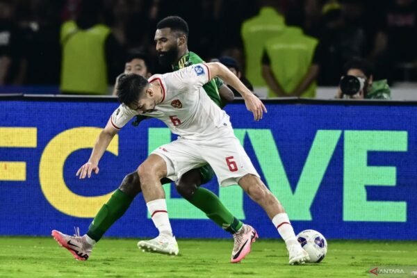 Berikut adalah beberapa alternatif judul untuk "Jelang Lawan Australia, Sandy Walsh: Aku Akan Memberikan Segalanya":

1. "Menatap Pertandingan Melawan Australia, Sandy Walsh: Aku Siap Berjuang Hingga Titik Terakhir"
2. "Sandy Walsh: Siap Berkorban Segalanya Jelang Pertandingan Kontra Australia"
3. "Menghadapi Australia, Sandy Walsh: Aku Berkomitmen Memberikan yang Terbaik"
4. "Sandy Walsh: Determinasi Penuh Jelang Pertandingan Melawan Australia"
5. "Sandy Walsh: Kesungguhan dan Komitmen Menjelang Laga Melawan Australia"

Silakan pilih yang paling sesuai atau gunakan sebagai inspirasi!