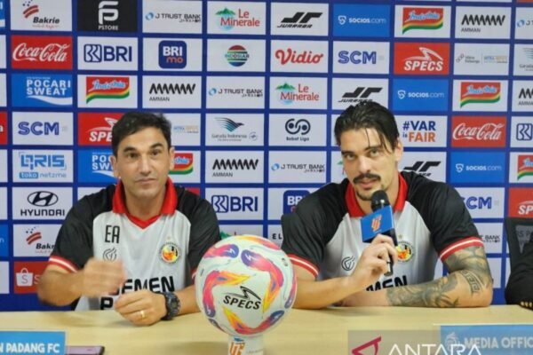 Pelatih Carlos Almeida: Membebaskan Pemain Semen Padang dari Beban