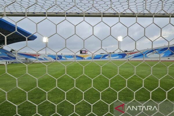 Arema FC Dihukum Usai Insiden Pelemparan Bus Persik