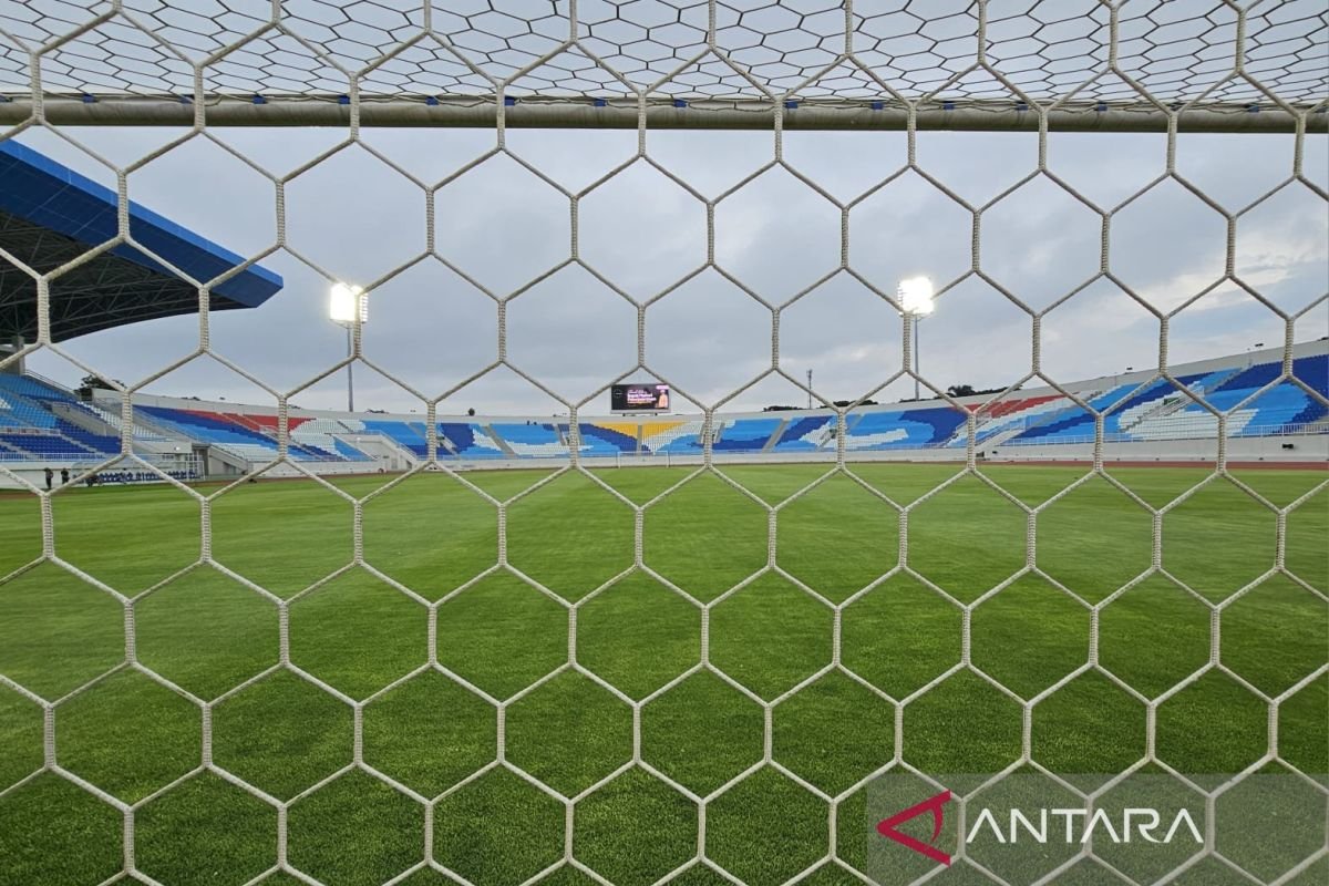 Arema FC Dihukum Usai Insiden Pelemparan Bus Persik