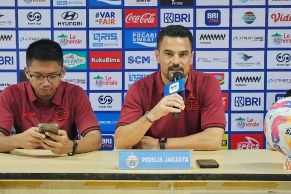 Persaingan di Papan Atas Liga 1: Carlos Pena Optimis Akan Kian Menarik