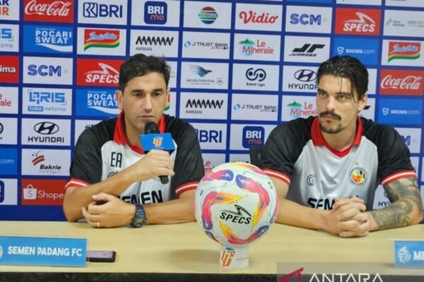 Pelatih Semen Padang Almeida Bertekad Raih Tiga Poin di Markas Persija Pelatih Semen Padang Almeida Bertekad Raih Tiga Poin di Markas Persija