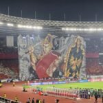 Pertunjukan Tifo: Koreografi Pendekar Wayang dalam Laga Indonesia vs China