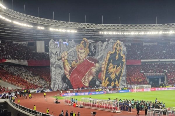 Pertunjukan Tifo: Koreografi Pendekar Wayang dalam Laga Indonesia vs China