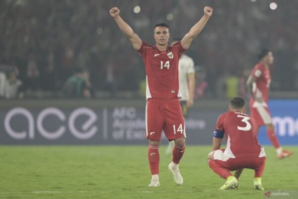 Tentu! Berikut adalah beberapa alternatif judul untuk "Erick Thohir bersyukur Indonesia pastikan putaran keempat kualifikasi":

1. "Erick Thohir Mengucapkan Syukur atas Kelolosan Indonesia ke Putaran Keempat Kualifikasi"
2. "Indonesia Menuju Putaran Keempat Kualifikasi: Erick Thohir Merasa Bersyukur"
3. "Keberhasilan Indonesia ke Putaran Keempat Kualifikasi, Erick Thohir Penuh Syukur"
4. "Erick Thohir: Syukur atas Pencapaian Indonesia di Kualifikasi"
5. "Putaran Keempat Kualifikasi Tercapai, Erick Thohir Sampaikan Rasa Syukur"

Semoga salah satu alternatif judul ini cocok!