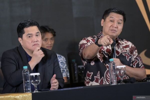 Sure! Here are some alternate titles for "Daftar 30 Pemain Liga Indonesia All Star di Piala Presiden 2025":

1. "30 Bintang Liga Indonesia: Tim All Star Piala Presiden 2025"
2. "Pemain Pilihan: 30 Bintang Liga Indonesia di Piala Presiden 2025"
3. "Rangkuman 30 Pemain All Star Liga Indonesia untuk Piala Presiden 2025"
4. "Daftar Pemain Unggulan Liga Indonesia: All Star Piala Presiden 2025"
5. "Tim All Star Piala Presiden 2025: 30 Pemain Terbaik Liga Indonesia"
6. "30 Pemain Andalan Liga Indonesia di Piala Presiden 2025"
7. "Piala Presiden 2025: Daftar 30 Pemain All Star Liga Indonesia"
8. "Bintang-Bintang Liga Indonesia: All Star di Piala Presiden 2025"
9. "Persembahan Terbaik: 30 Pemain Liga Indonesia di Piala Presiden 2025"
10. "All Star Liga Indonesia: Daftar Pemain Piala Presiden 2025"

Feel free to choose any of these or mix and match elements from different titles!