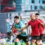 Berikut beberapa alternatif judul untuk "Persik Optimalkan Tim dengan Uji Coba":

1. "Persik Meningkatkan Kinerja Tim Melalui Uji Coba"
2. "Optimalisasi Tim Persik: Strategi Uji Coba"
3. "Persik Memperkuat Tim dengan Pendekatan Uji Coba"
4. "Uji Coba Sebagai Sarana Pengoptimalan Tim di Persik"
5. "Persik Fokus pada Pengembangan Tim Melalui Uji Coba"
6. "Menguji Kekuatan Tim: Upaya Optimalisasi Persik"
7. "Persik Berinovasi Melalui Uji Coba Tim yang Efektif"
8. "Strategi Uji Coba untuk Mengoptimalkan Tim Persik"

Semoga salah satu dari judul-judul ini sesuai dengan yang Anda cari!