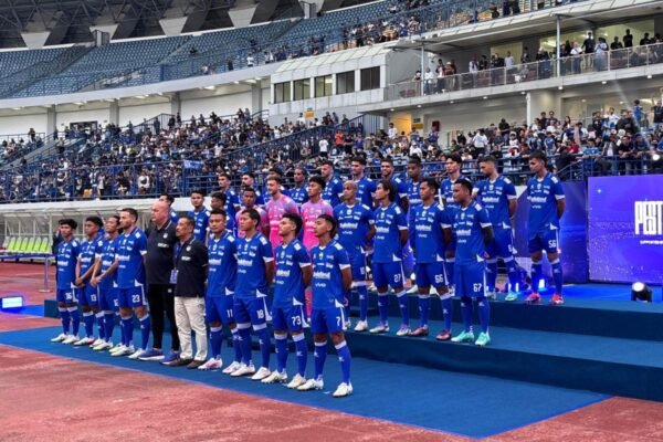 Berikut adalah beberapa alternatif judul untuk "Pemain Persib Bandung dalam kondisi siap arungi kompetisi":

1. "Pemain Persib Bandung Siap Menyambut Tantangan Kompetisi"
2. "Persib Bandung: Pemain Siap Bertanding di Kompetisi"
3. "Kesiapan Pemain Persib Bandung untuk Menghadapi Kompetisi"
4. "Persib Bandung: Tim Siap Tempur di Arena Kompetisi"
5. "Pemain Persib Bandung: Bersiap Menghadapi Gelaran Kompetisi"
6. "Menyongsong Kompetisi: Persib Bandung Dalam Kondisi Prima"
7. "Persib Bandung: Kesiapan Pemain Hadapi Musim Baru"

Semoga beberapa alternatif ini membantu!